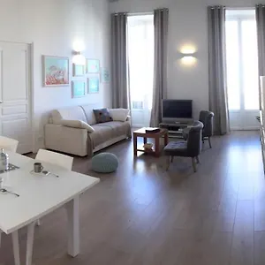  Apartment 2 Bedrooms In Central Location On The Famous Place Massena